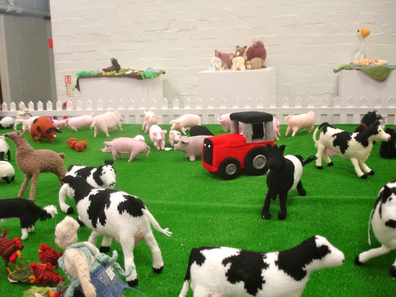 Overall view of the knitted farm, love the tractor!!